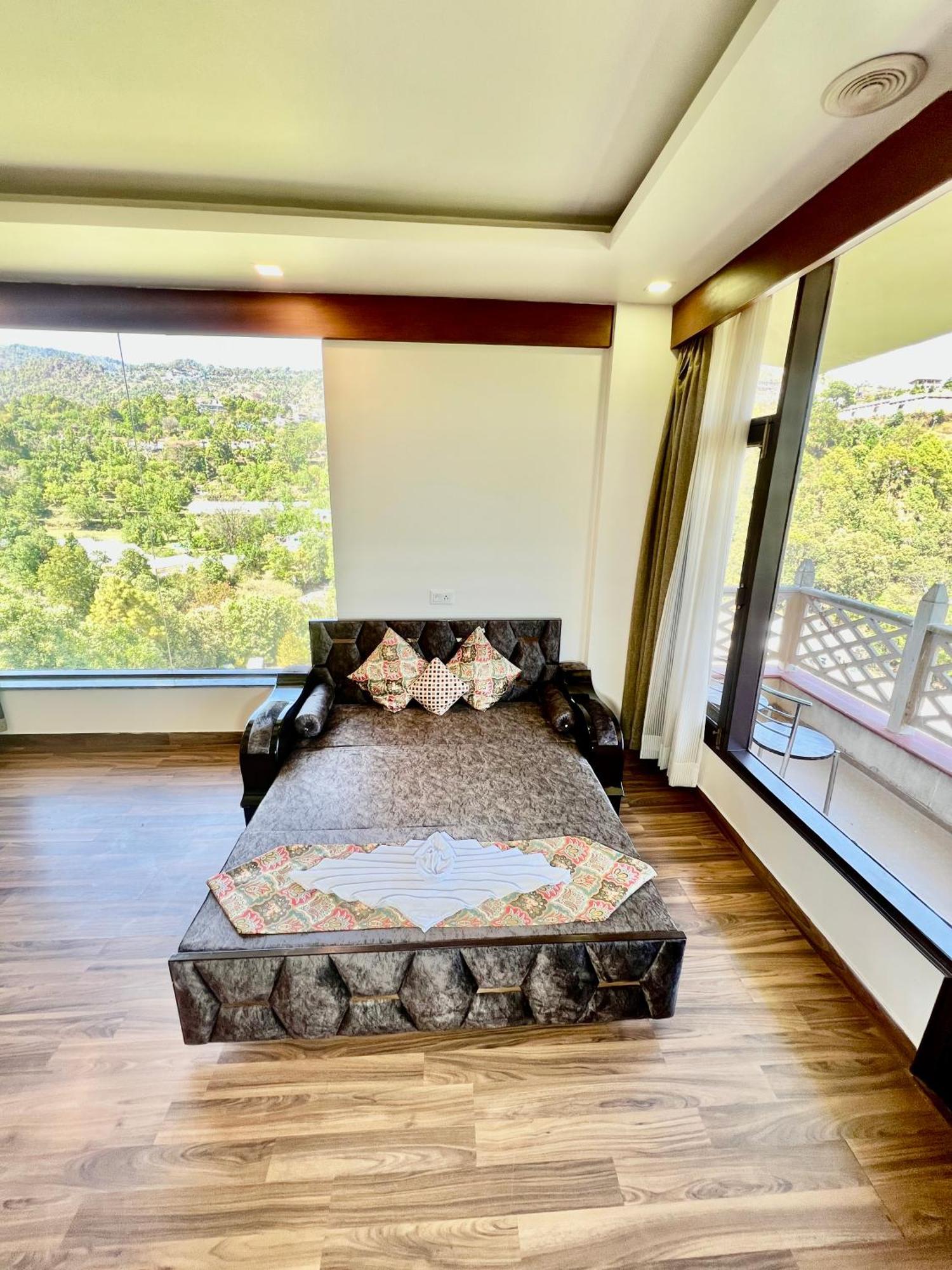 Sea Hawk - Luxury Hill Resort 4 Mins From Bhimtal Lake Exterior foto